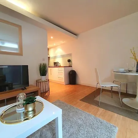 Perfect For Corporate & Business Travellers - Leeds City Centre - 3 Beds Apt - Monthly Offers ليدز