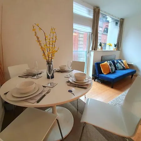 Perfect For Corporate & Business Travellers - Leeds City Centre - 3 Beds Apt - Monthly Offers شقة