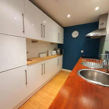 Perfect For Corporate & Business Travellers - Leeds City Centre - 3 Beds Apt - Monthly Offers شقة ليدز