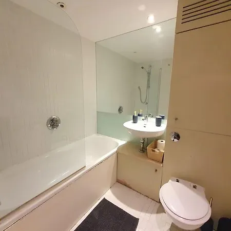 Perfect For Corporate & Business Travellers - Leeds City Centre - 3 Beds Apt - Monthly Offers شقة
